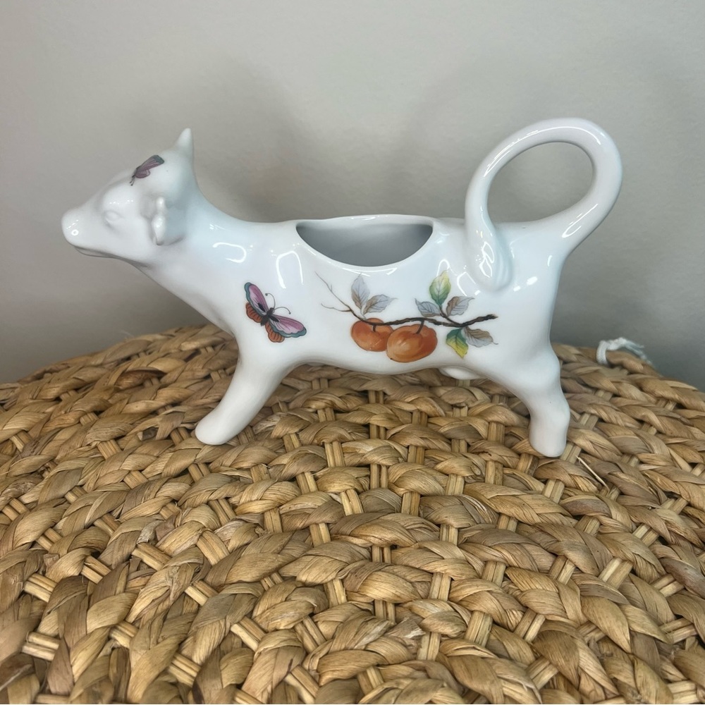 Ceramic cow creamer